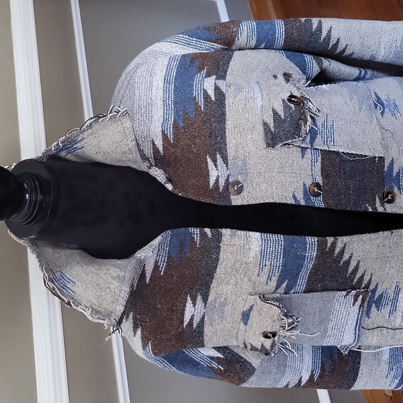 AZTEC Shacket - Picture 2 of 9